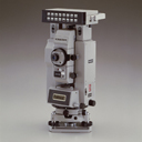 エレクトロニックタキオメーター
SET10
1983
SOKKIAトータルステーションの原型で、SETシリーズ最初の製品
距離・角度ともデジタル表示
