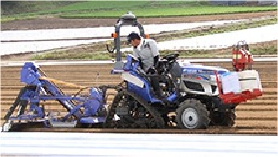 このシステムならトラクターが<br />
誰でも運転できる！